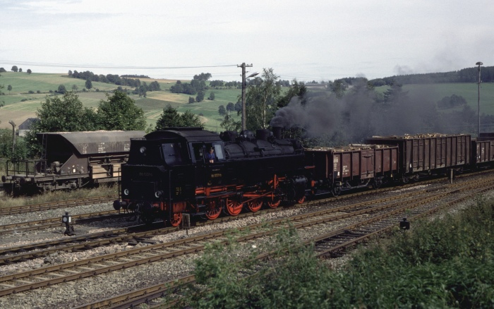 86&nbsp;001&nbsp;Tv mit Gz&nbsp;68346 einfahrend in Schlettau, am 04.09.1982