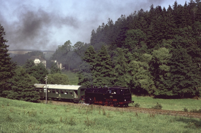 86&nbsp;001&nbsp;Tv mit P&nbsp;19463 hinter Walthersdorf, am 29.08.1983