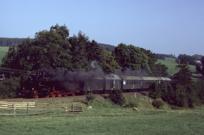 86&nbsp;001 mit P&nbsp;19462 an der Einfahrt von Schlettau, am 29.08.1983