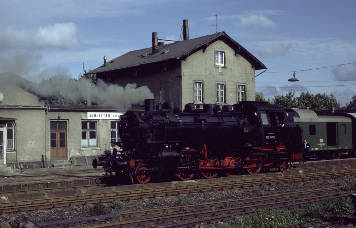 86&nbsp;001 Umsetzen im Bahnhof Schlettau, am 11.09.1983