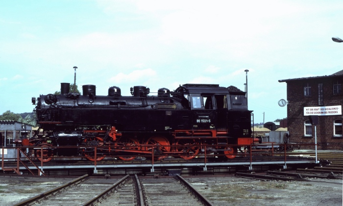 86&nbsp;501 im Bw Rochlitz, um 11:25h am 03.09.1983
