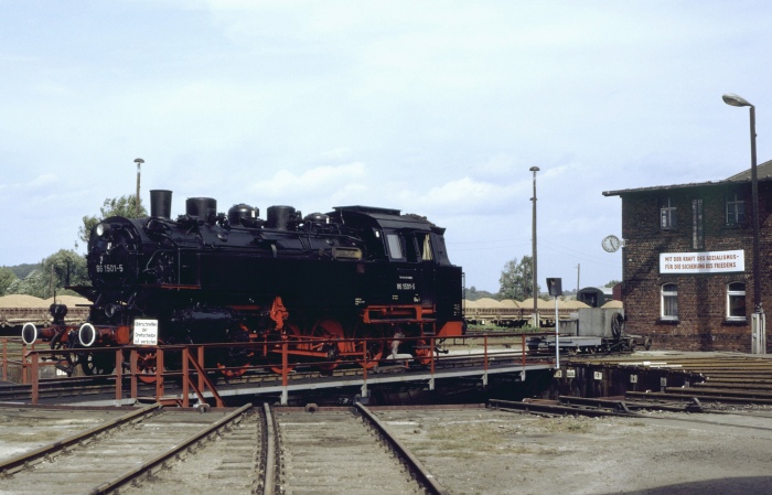 86&nbsp;501 im Bw Rochlitz, um 11:25h am 03.09.1983