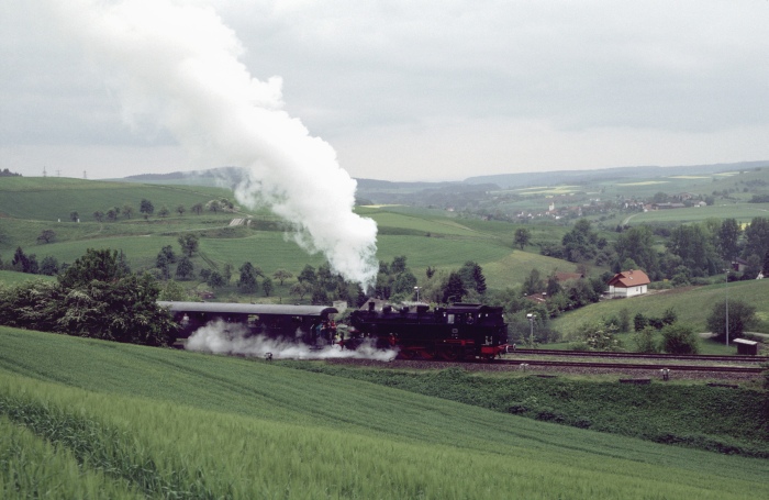 86&nbsp;333&nbsp;Tv mit Zug von Blumberg nach Weizen abwärts, Ausfahrt Epfenhofen, um 14:15h am 23.05.1999