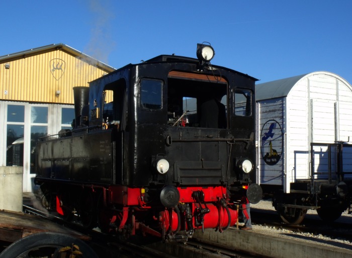 930 vor der Fahrzeughalle in Münsingen, um 14:05h am 10.12.2016