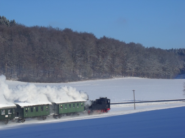 930&nbsp;Tv mit Alb-Bahn-Sonderzug Engstingen -> Münsingen, kurz hinter Engstingen, um 10:36h am 06.01.2017
