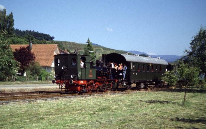 BADENIA Lok&nbsp;28&nbsp;Tv von Ottenhöfen zurück kommend, einfahrend in Oberachern, um 17:15h am 12.06.2005