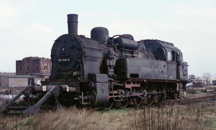 094&nbsp;640 nun inzwischen kalt und z-gestellt in Emden, 18.03.1975