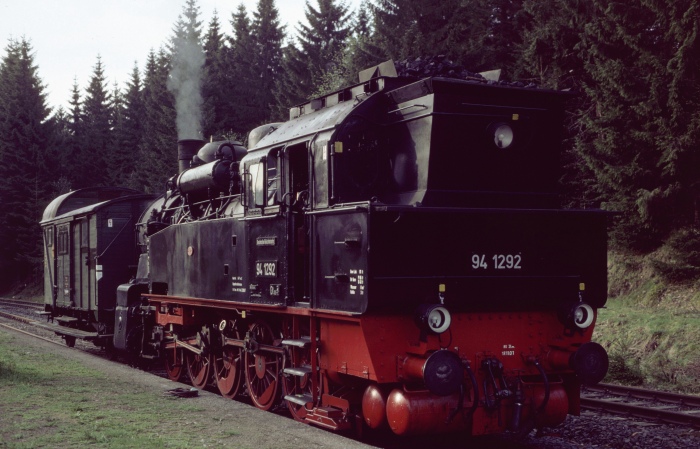 94&nbsp;1292 im Bahnhof Rennsteig, am 09.05.2002