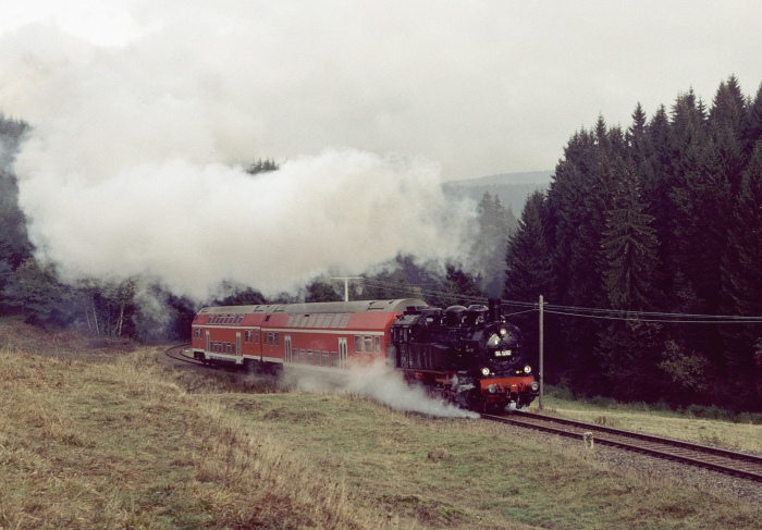 94&nbsp;1292 Steilstreckenfahrt vor Bahnhof Rennsteig, am 03.10.2003