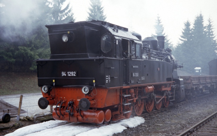 94&nbsp;1292 im Bahnhof Rennsteig, am 11.04.2004
