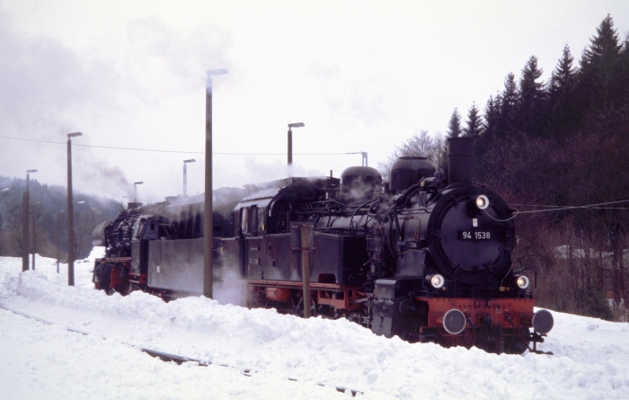 94&nbsp;1538 und 50&nbsp;3648 in Stützerbach, am 18.02.2006