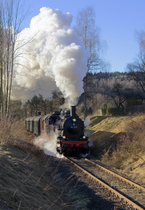 94&nbsp;1538 mit Pz&nbsp;91341 zum Rennsteig hoch, vor Schleusingen Ost in der starken Steigung, am 16.02.2008