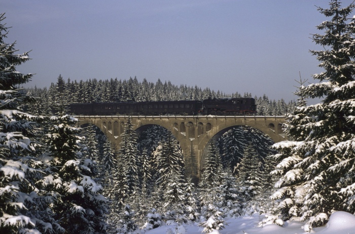 95&nbsp;0036&nbsp;Tv Pz abwärts auf Viadukt am Finstern Grund, am 20.01.1979
