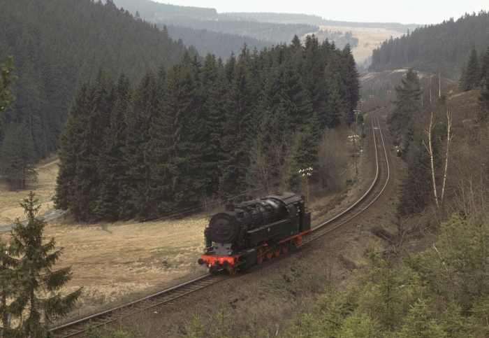 95&nbsp;0045 als Lz Tv abwärts fahrend im Finstern Grund, am 12.04.1979