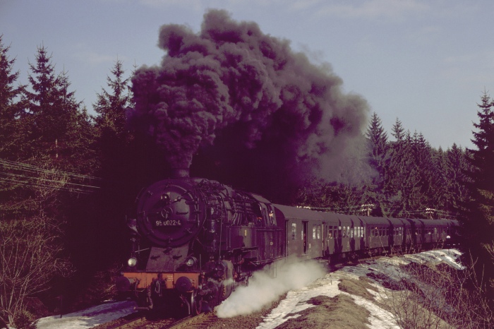 95&nbsp;0022 mit P&nbsp;18001 an der Einfahrt von Ernstthal, am 13.04.1979