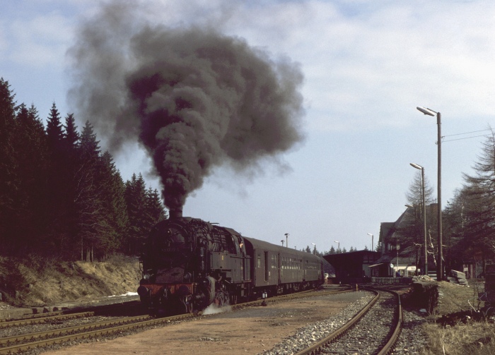95&nbsp;0022 mit P&nbsp;18001 Ausfahrt Ernstthal, am 13.04.1979