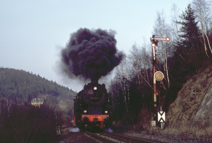 95&nbsp;0045 mit P&nbsp;18007 hinter Unterloquitz, am 13.04.1979
