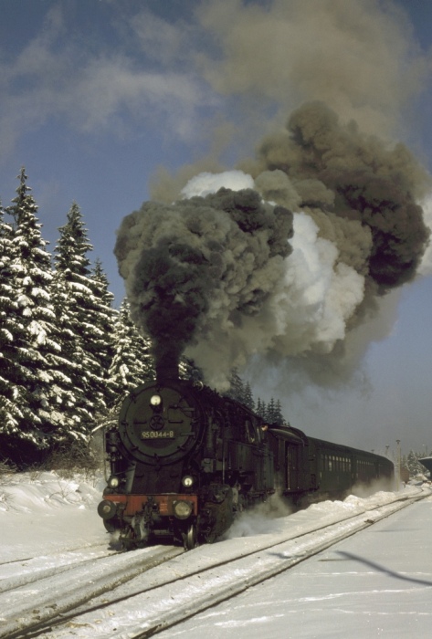 95&nbsp;0044 mit P&nbsp;18003 Ausfahrt Ernstthal, am 20.01.1979