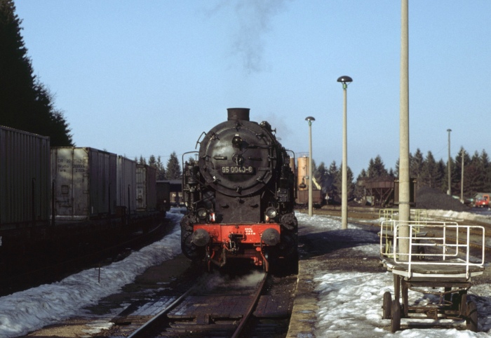 95&nbsp;0040 im Bahnhof Ernstthal a.R., am 23.02.1980