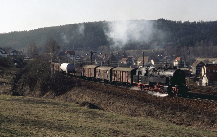 95&nbsp;027 mit Ng&nbsp;64450 bei Suhl-Heinrichs, am 19.03.1993
