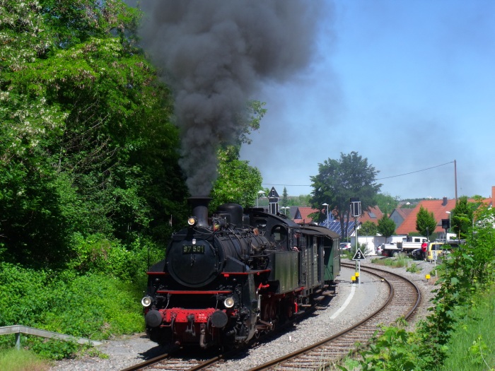 97&nbsp;501 mit GES-Zug Weissach->Korntal an der Ausfahrt von Schwieberdingen, um 11:27h am 02.06.2019