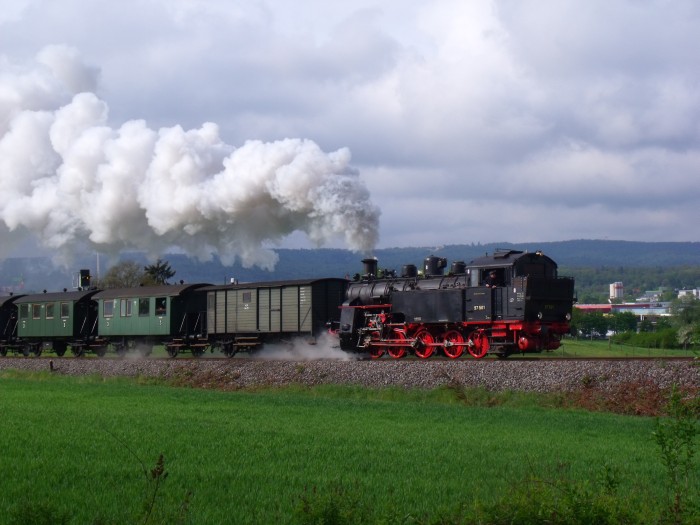 97&nbsp;501&nbsp;Tv mit GES-Zug Korntal->Weissach hinter Korntal-Gymnasium, um 9:22h am 05.05.2019