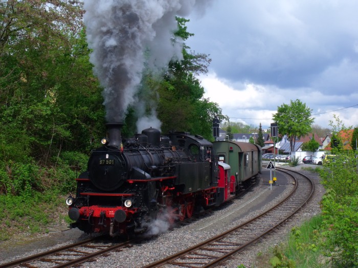 97&nbsp;501 mit GES-Zug Weissach ->Korntal Ausfahrt Bahnhof Schwieberdingen, um 11:22h am 05.05.2019