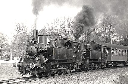 98&nbsp;812 + 98&nbsp;886 Sonderzug bei Volkach, am 03.05.1969