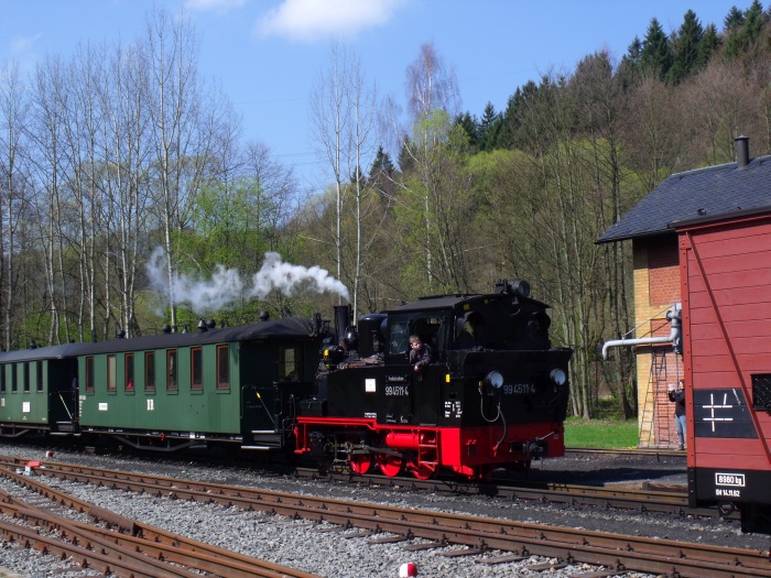 99&nbsp;4511&nbsp;Tv trifft mit Zug Nr.10 aus Jöhstadt in Steinbach ein, um 10:38h am 30.04.2017