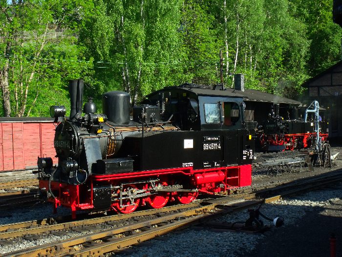 99&nbsp;4511 beim Umsetzen im besten Fotolicht im Bw Jöhstadt, am Morgen des 26.05.2012 um 8:15h