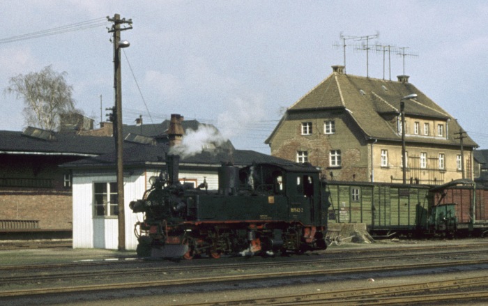 99&nbsp;1542 setzt um im Bahnhof Mügeln, gegen 12:30h am 15.03.1977
