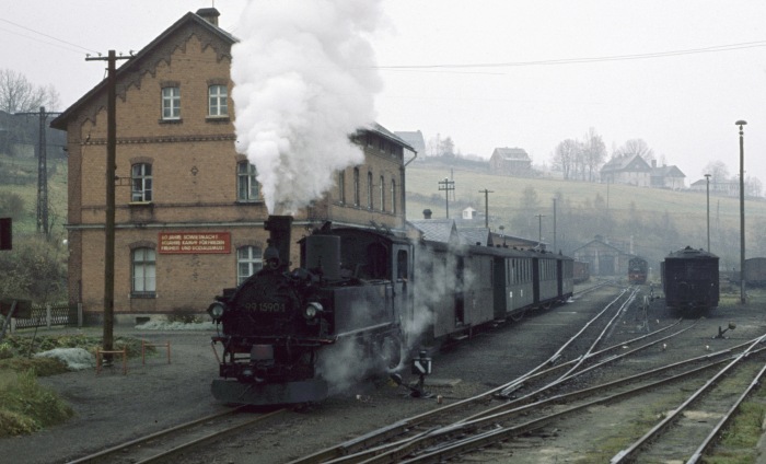 99&nbsp;1590 vor P&nbsp;14287 in Jöhstadt eingetroffen, am 28.10.1977