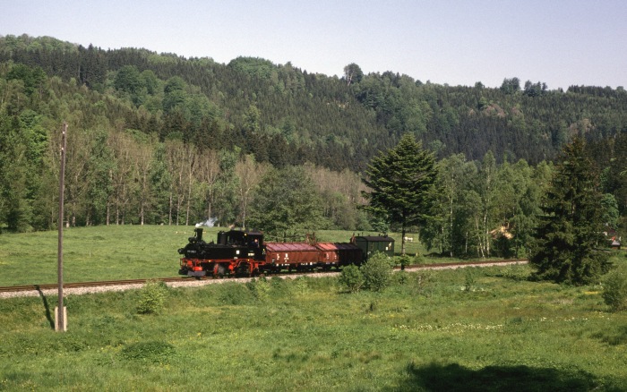 99&nbsp;1590 mit Sonder-Gz vor Schmalzgrube, am 25.05.2001