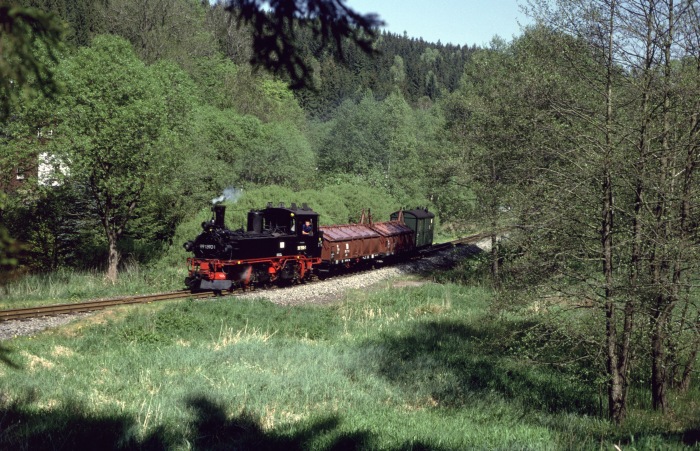 99&nbsp;1590 mit Sonder-Gz Richtung Jöhstadt hinter Schlössel, am 25.05.2001