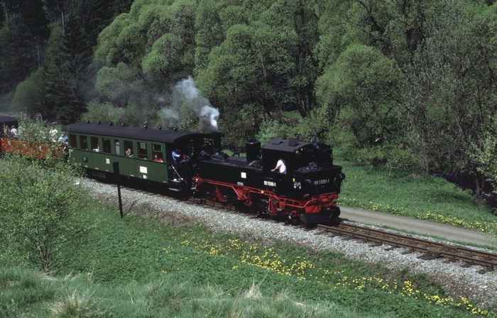 99&nbsp;1590&nbsp;Tv Personenzug abwärts kurz vor Schmalzgrube, am 10.05.2002