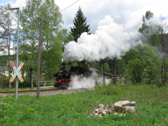 99&nbsp;1568 mit Zug Nr.11 hinter Ausfahrt Schmalzgrube, am 17.05.2007