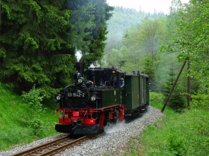 99&nbsp;1542 mit Zug Nr.23 an der Einfahrt von Schlössel, um 12:37h am 27.05.2012