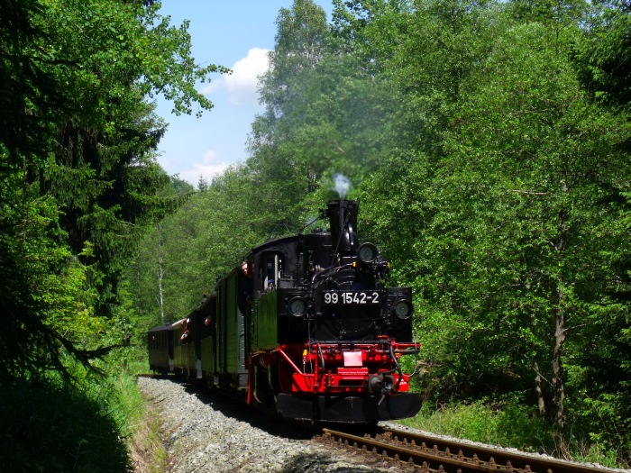 99&nbsp;1542 mit Zug Nr.13 anfahrend bei der Einfahrt von Schlössel, um 13:39h am 07.06.2014