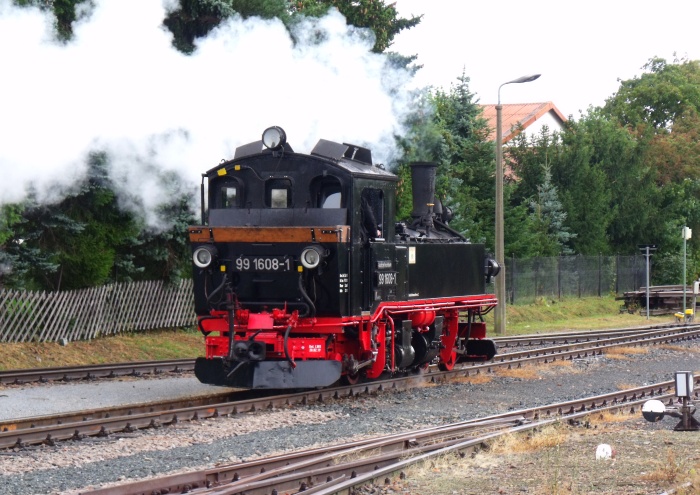 99&nbsp;1608 vorziehen zum Umsetzen im Bf Dippoldiswalde, um 15:19h am 25.09.2019