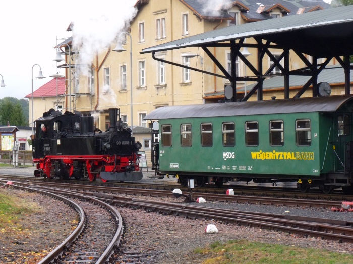 99&nbsp;1608 setzt Tv an P&nbsp;5305 im Bf Dippoldiswalde, um 15:21h am 25.09.2019