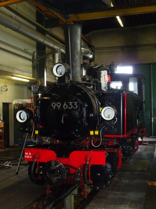 99&nbsp;633 bei den Vorbereitungen in der Lokomotiven-Halle in Warthausen, gegen 9:45h am 09.07.2017