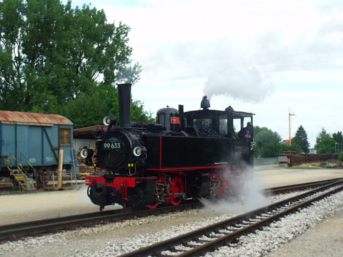 99&nbsp;633 fährt nun in Richtung Bahnsteig in Warthausen, ca.10:05h am 09.07.2017
