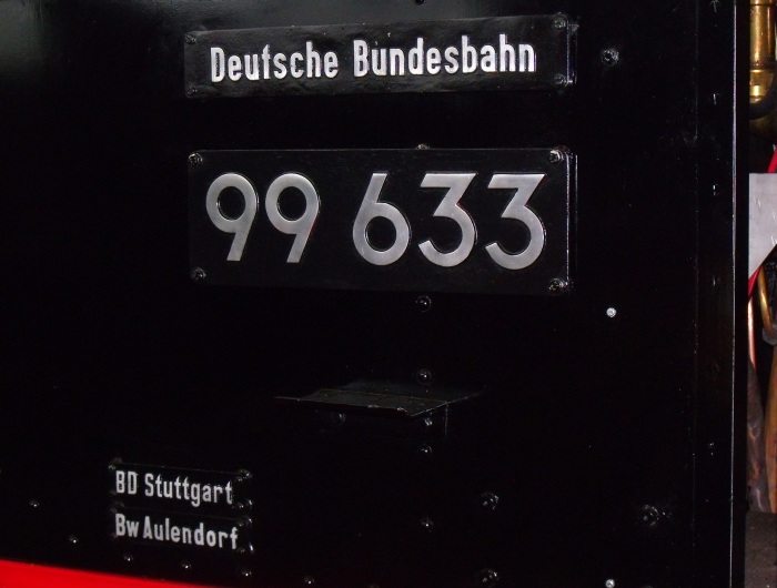 99&nbsp;633 in der Halle in Warthausen, Fotos um ca. 9:05h am 01.05.2015