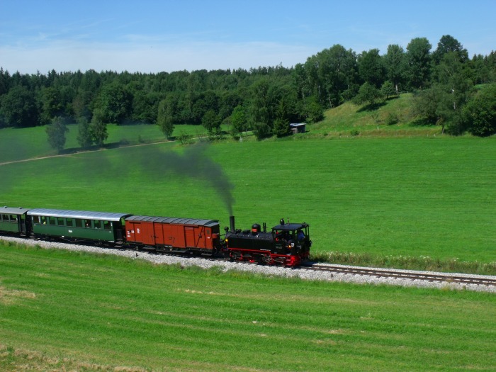 99&nbsp;633&nbsp;Tv Zug Warthausen&rarr;Ochsenhausen hinter Wennedach in der Steigung, um 15:30h am 10.07.2016
