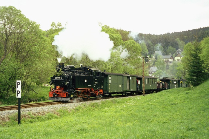 99&nbsp;715 Zug nach Jöhstadt hinter Schmalzgrube, am 25.05.2006