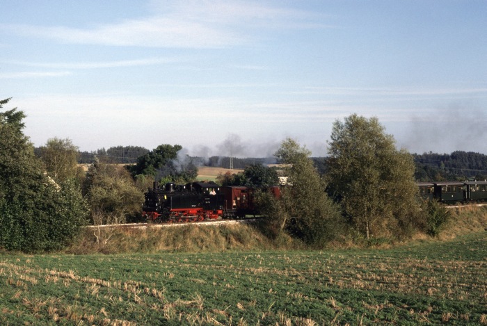 99&nbsp;716 wieder in der Steigung hinter Reinstetten an dem kleinen Wald, um 14:20h am 04.10.1997