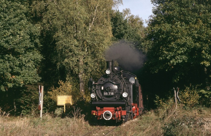 99&nbsp;716 am Scheitelpunkt der Strecke zwischen Reinstetten und Wennedach, am 04.10.1997