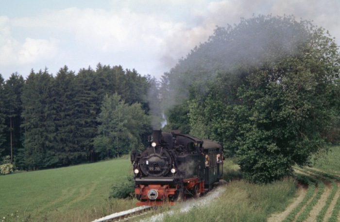 99&nbsp;716 in der Steigung hinter Reinstetten, um 17:15h am 18.06.2005