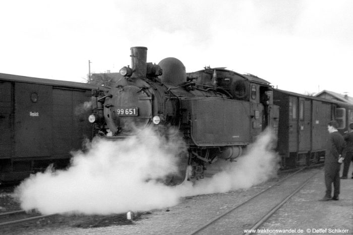 99&nbsp;651 beim Umsetzen am Personenzug in Beilstein am 02.06.1966