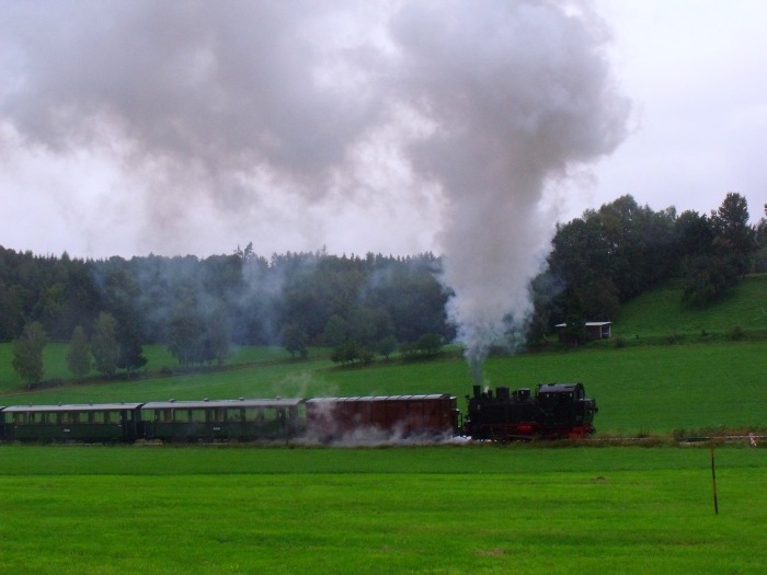 99&nbsp;716&nbsp;Tv mit Zug Warthausen-Ochsenhausen, Steigung bei Wennedach (leider im strömenden Dauerregen), um 11:21h am 18.09.2011